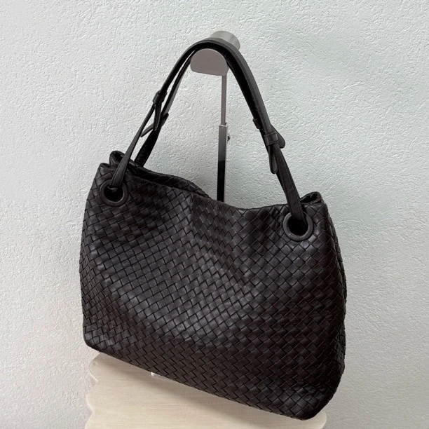 95新 BOTTEGA VENETA/葆蝶家 乌木棕色编织双桥托特单肩包 118931