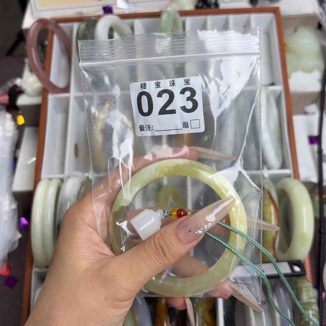 未镶嵌蛇纹石玉手镯小**学