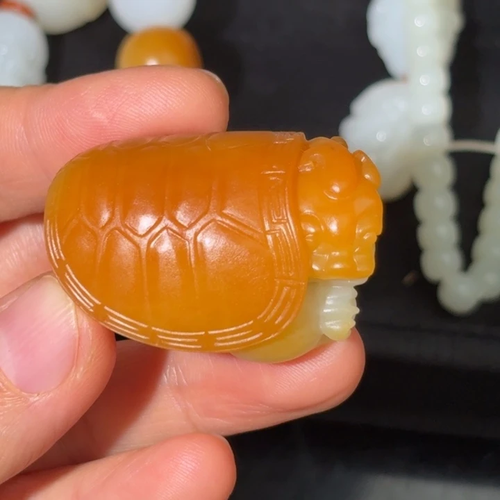 颈饰未镶嵌和田玉（白玉）
