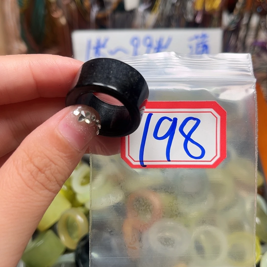 逸***未镶嵌蛇纹石玉珠宝奇石