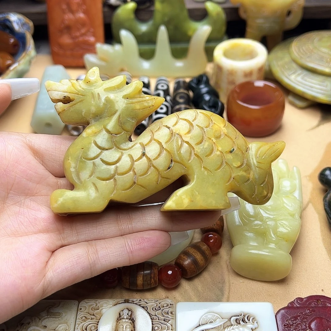 蛇纹石玉未镶嵌颈饰