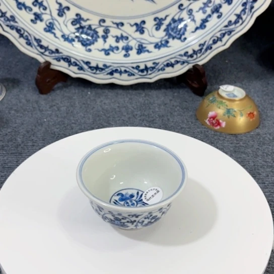 O***s壶一个青花缠枝莲压手杯