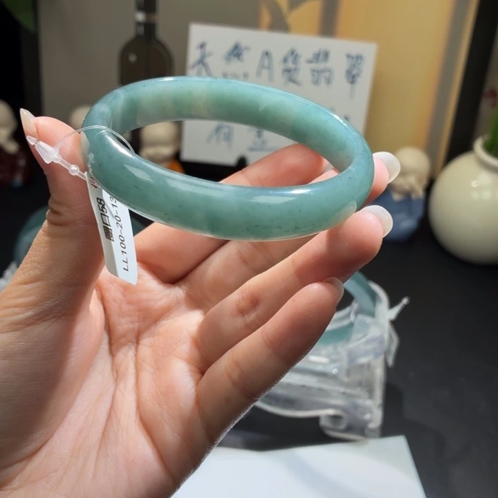 未镶嵌手镯翡翠湖水蓝