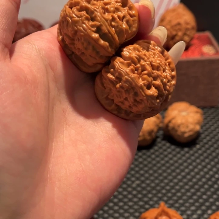 吊坠文玩核桃三角白