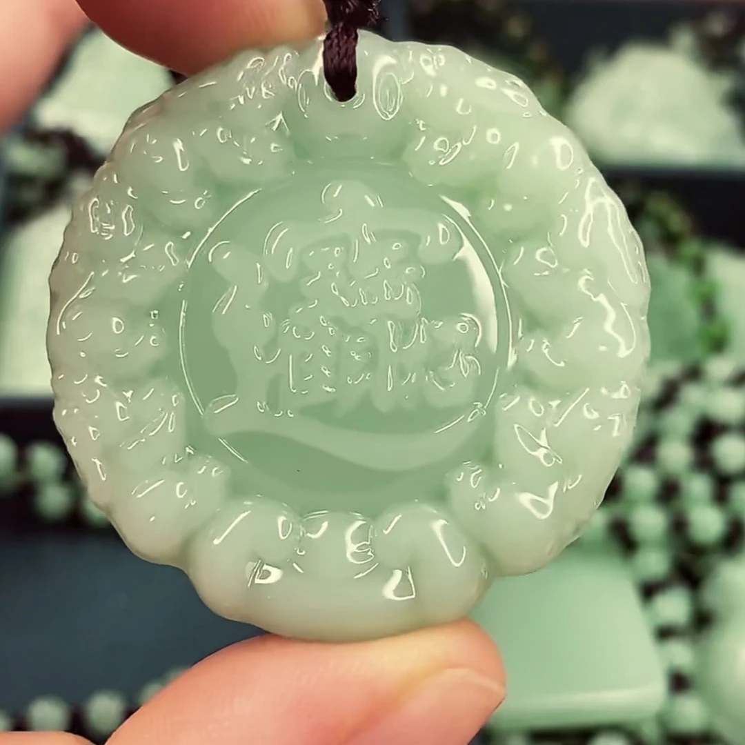 1.浅绿招财进宝经典百搭男女同款吊坠