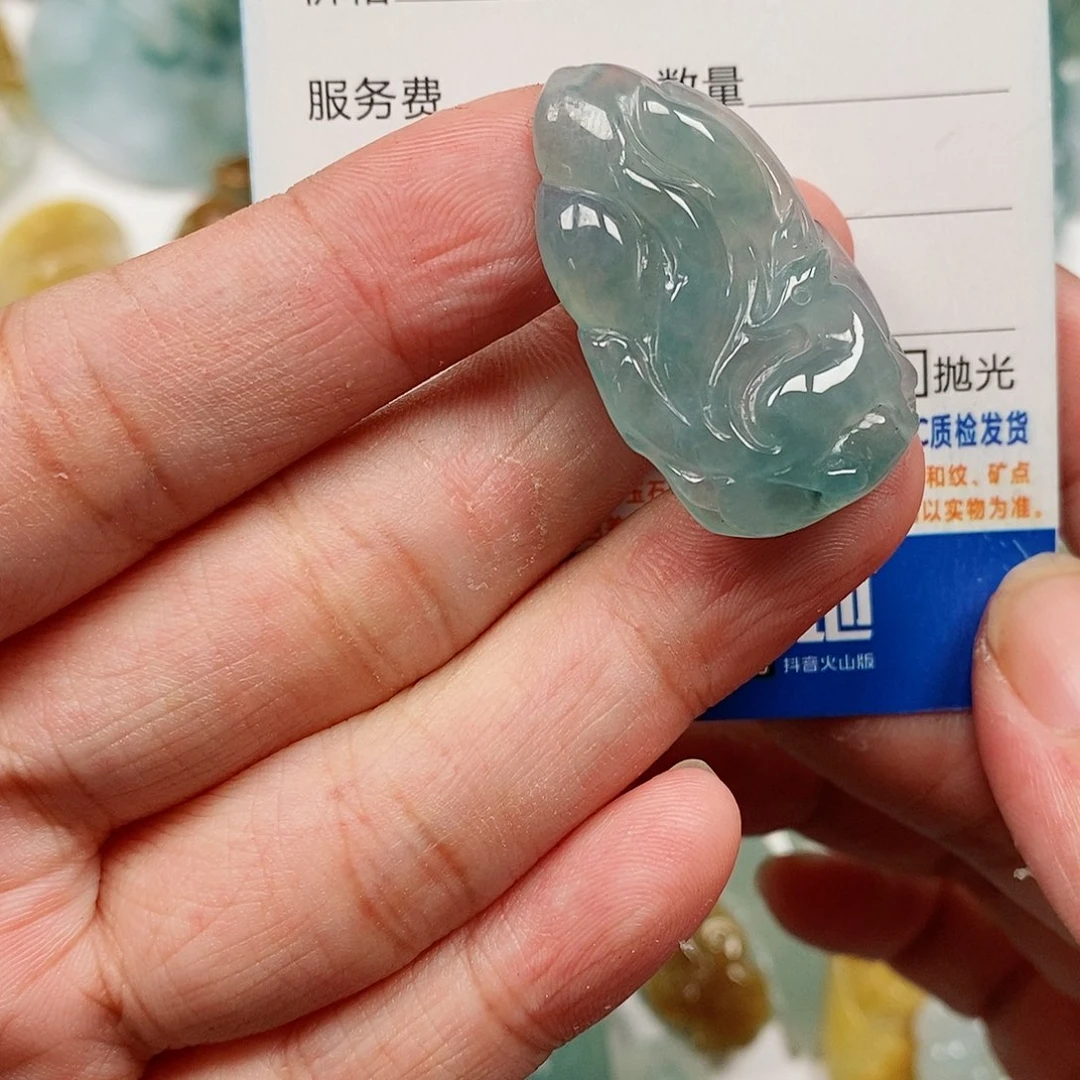 颈饰未镶嵌翡翠九尾狐