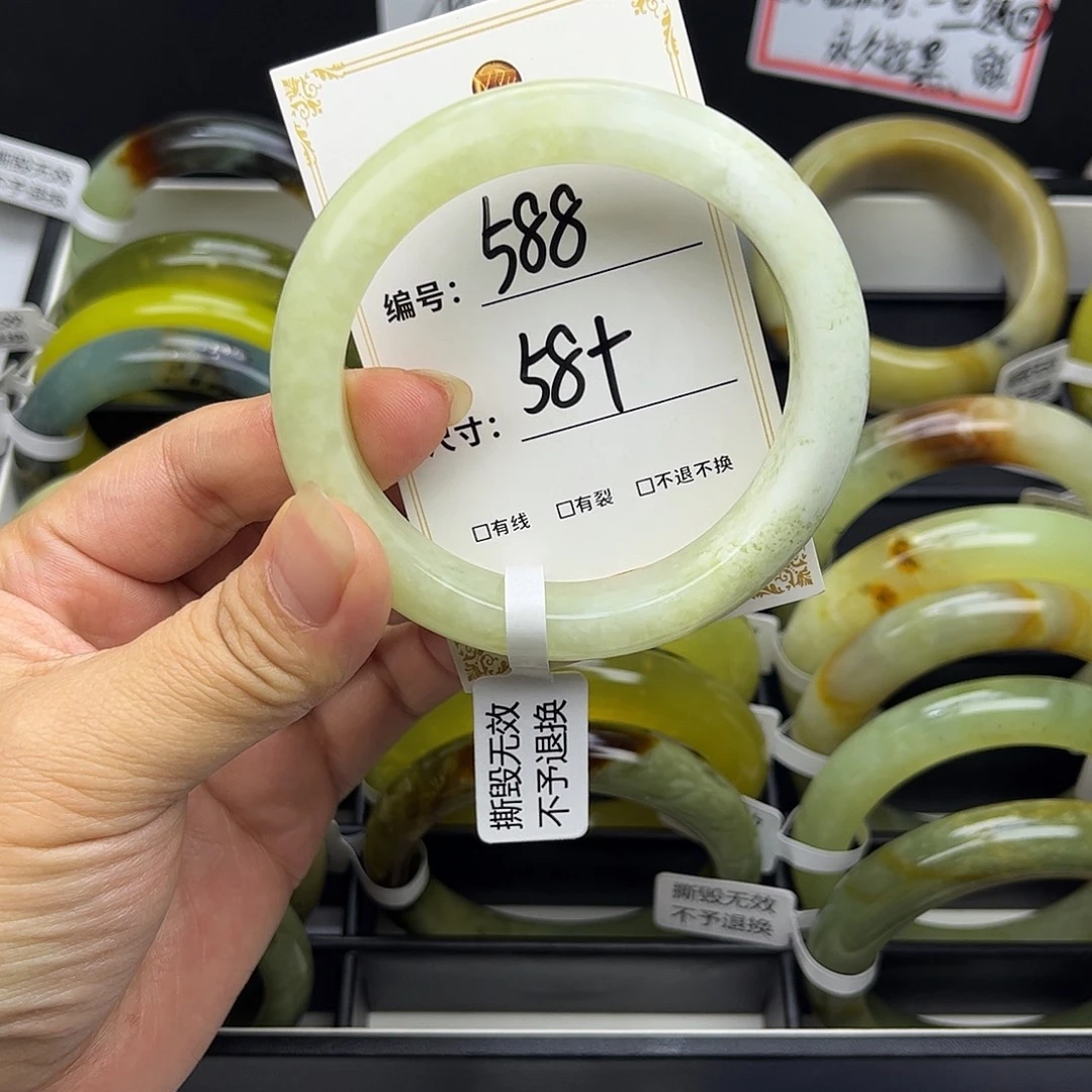 蛇纹石玉未镶嵌手镯