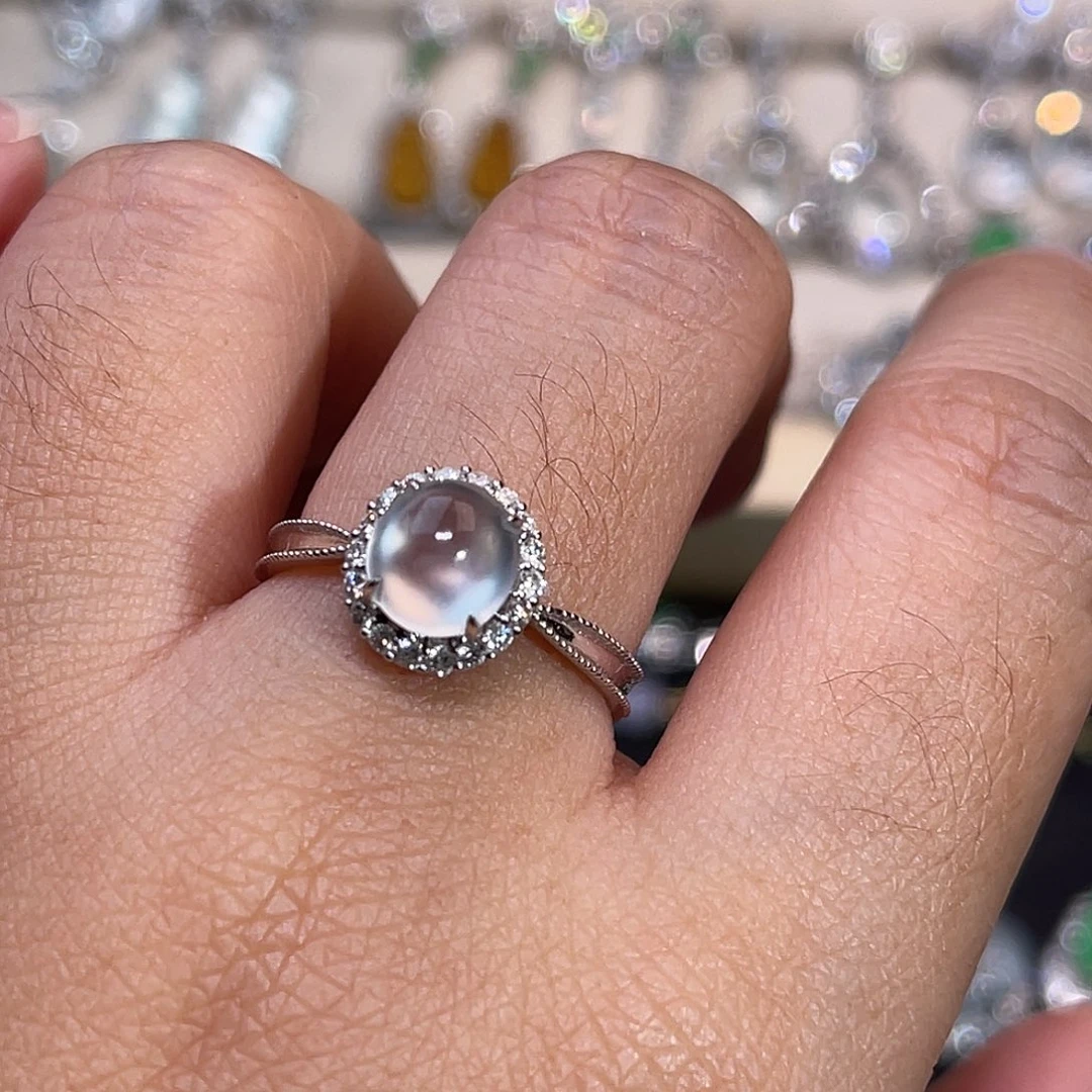 翡翠18K金镶嵌戒指玻璃种冰蛋