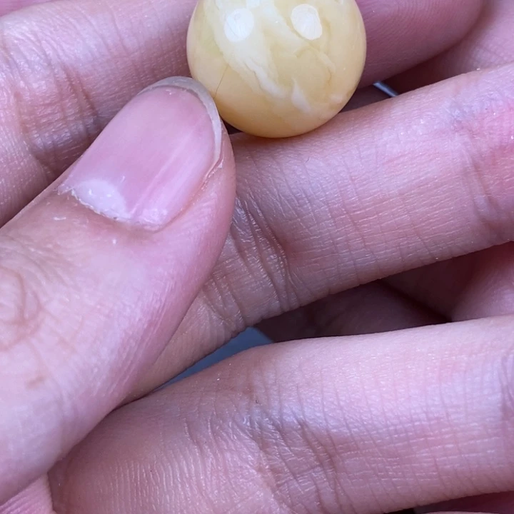 未镶嵌琥珀裸石微瑕77