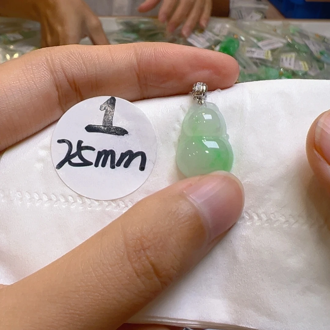 吊坠(不含链)18K金镶嵌翡翠