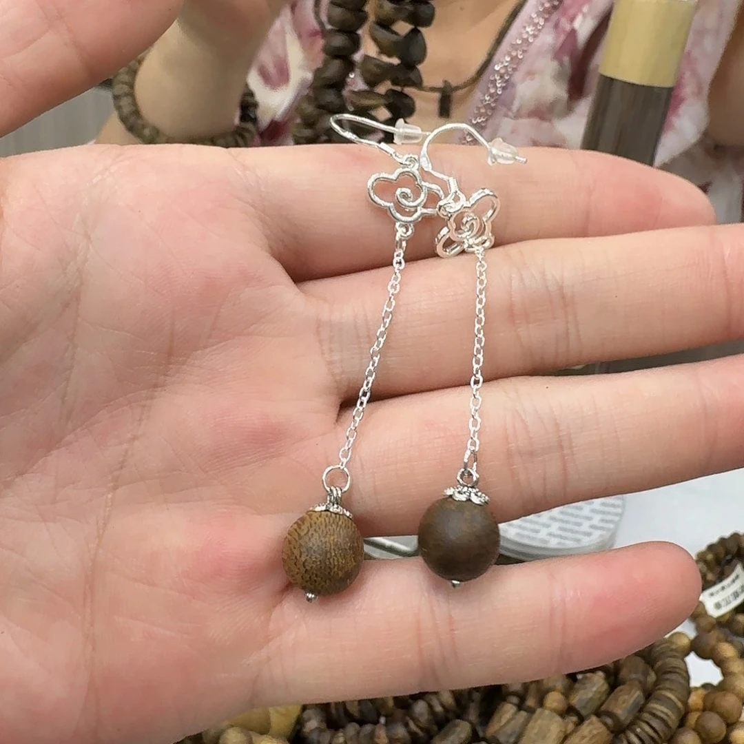 沉香沉香碎屑耳坠一对发货