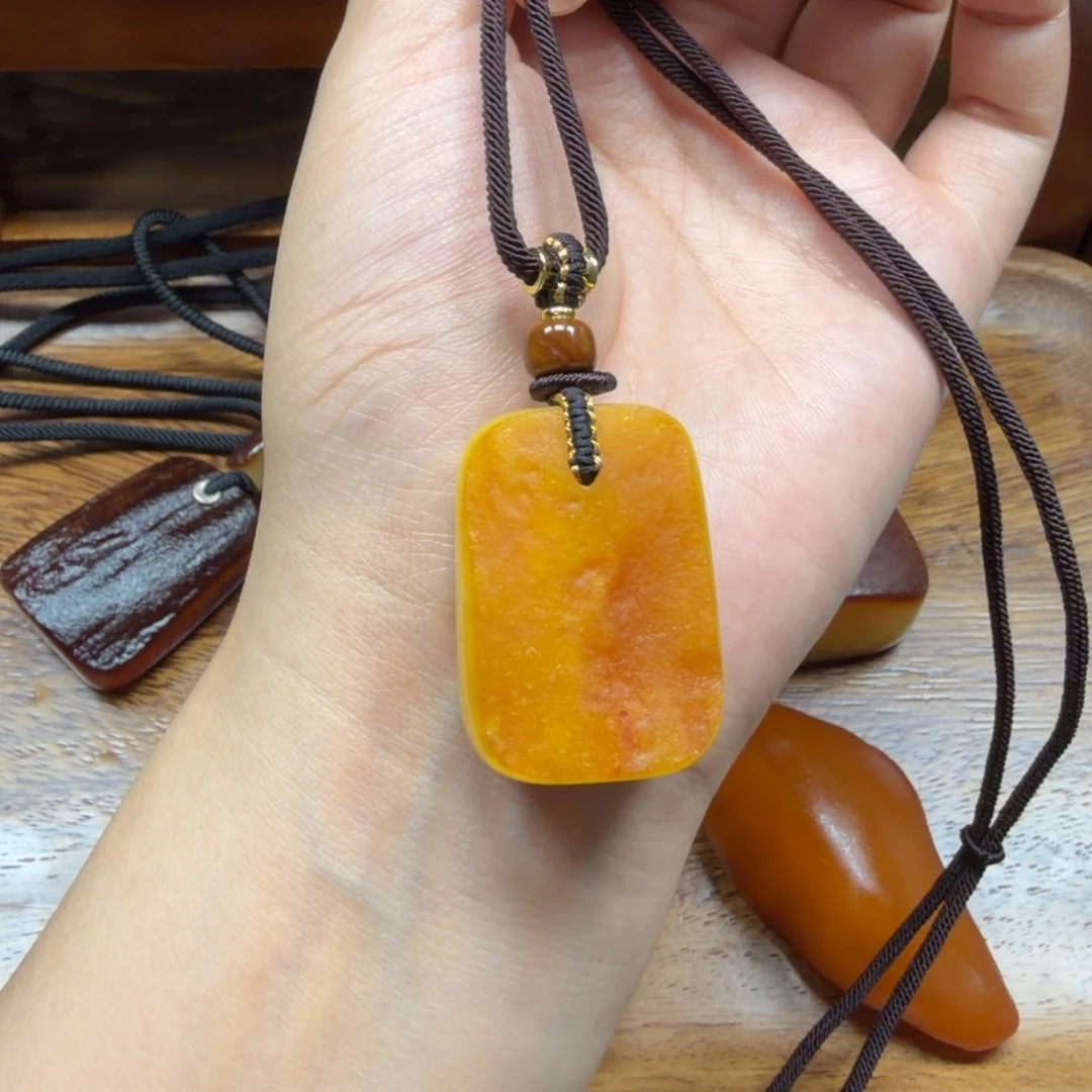 琥珀未镶嵌吊坠(赠链)