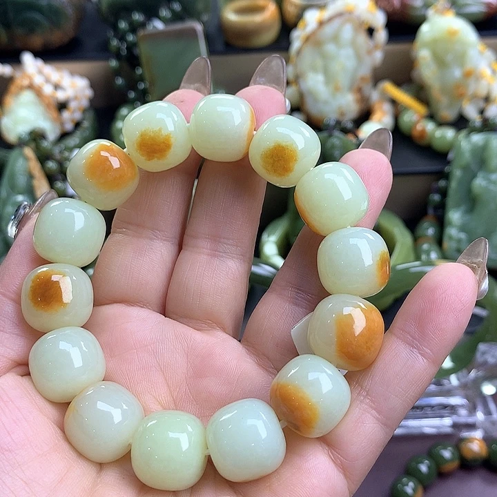 豪***情手串未镶嵌透闪石质玉
