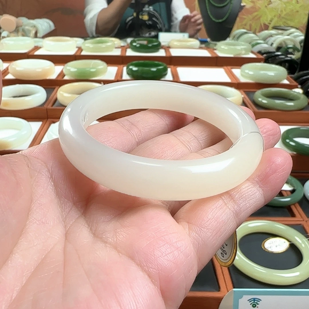 花***喜和田玉未镶嵌手镯