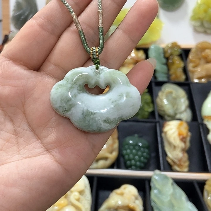 蛇纹石玉未镶嵌挂件