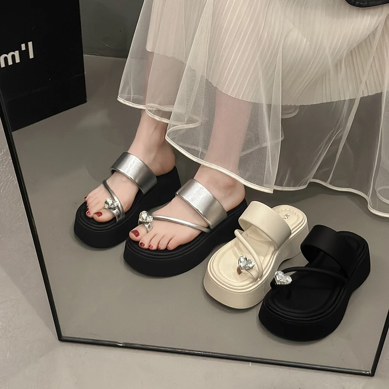 厚底增高6CM凉拖鞋女夏外穿2025新款气质亮钻仙女风休闲百搭拖鞋