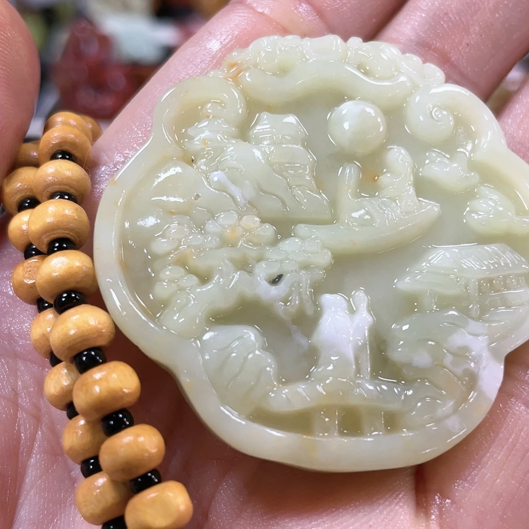 蛇纹石玉颈饰合金