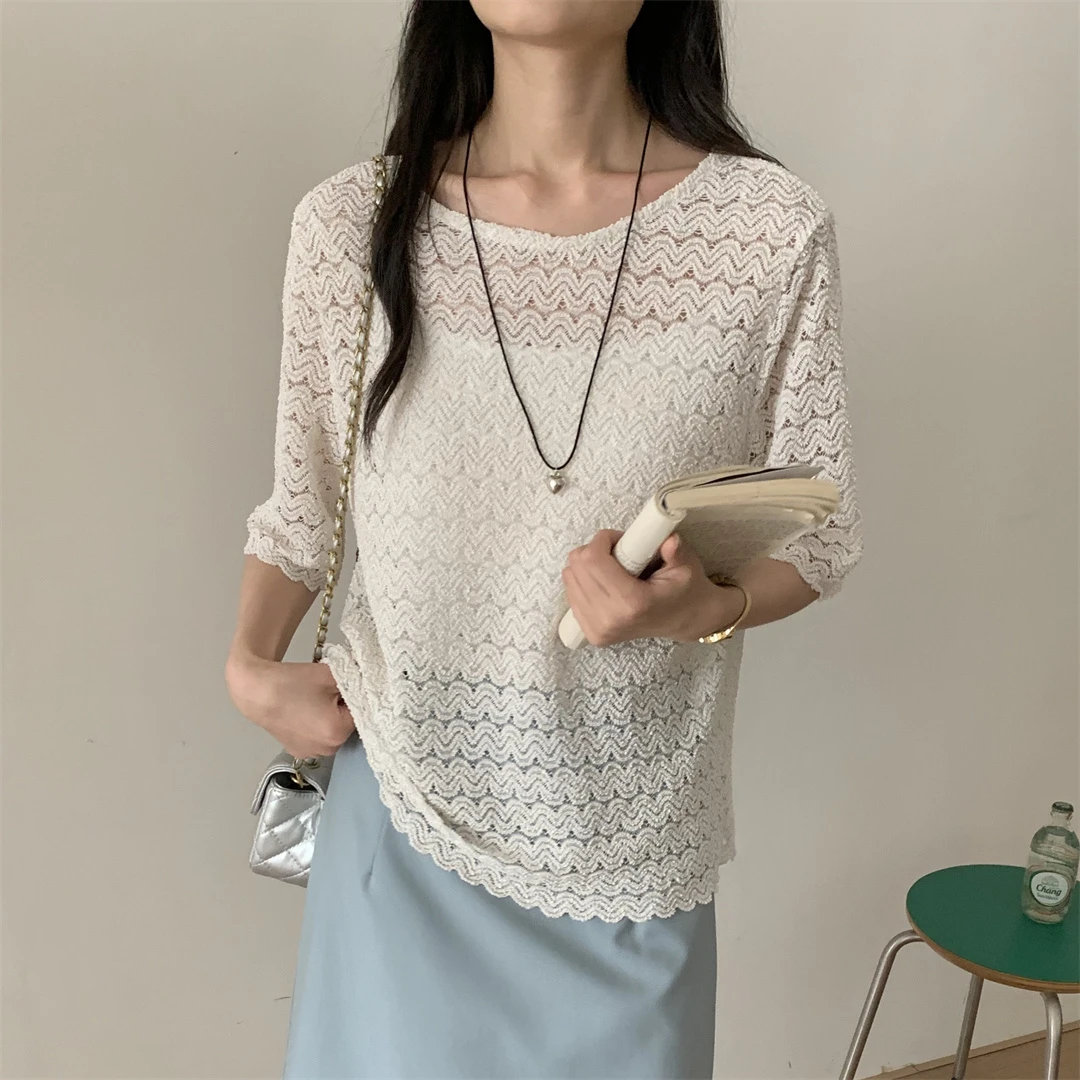 2025年春夏季新款镂空钩花圆领短袖女时尚百搭休闲上衣