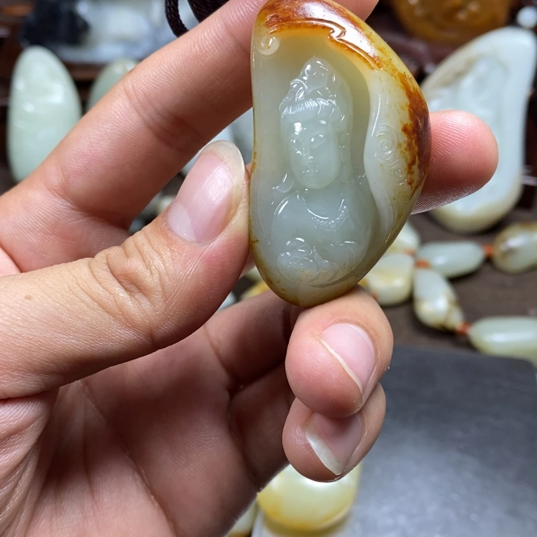 和田玉未镶嵌把件