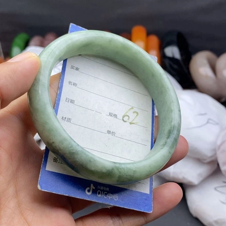 未镶嵌手镯石英质玉