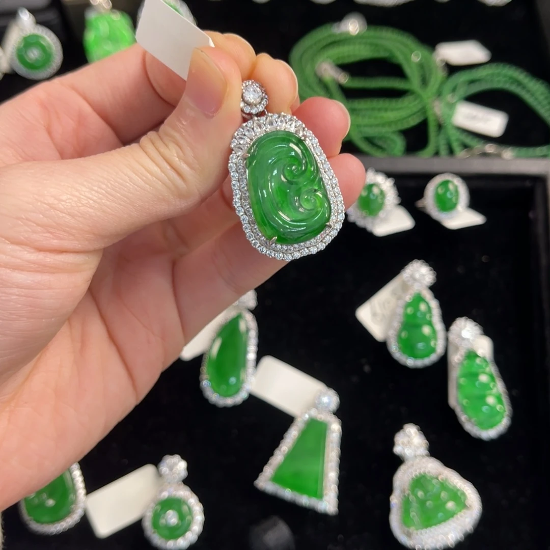 翡翠银S925镶嵌戒指如意吊坠