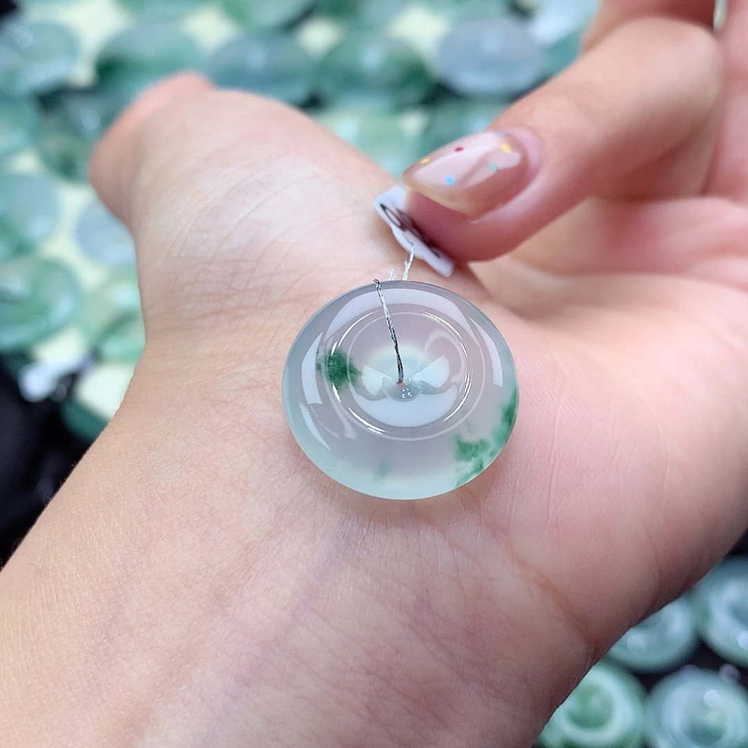 翡翠未镶嵌颈饰编号55。尺寸20-6.4