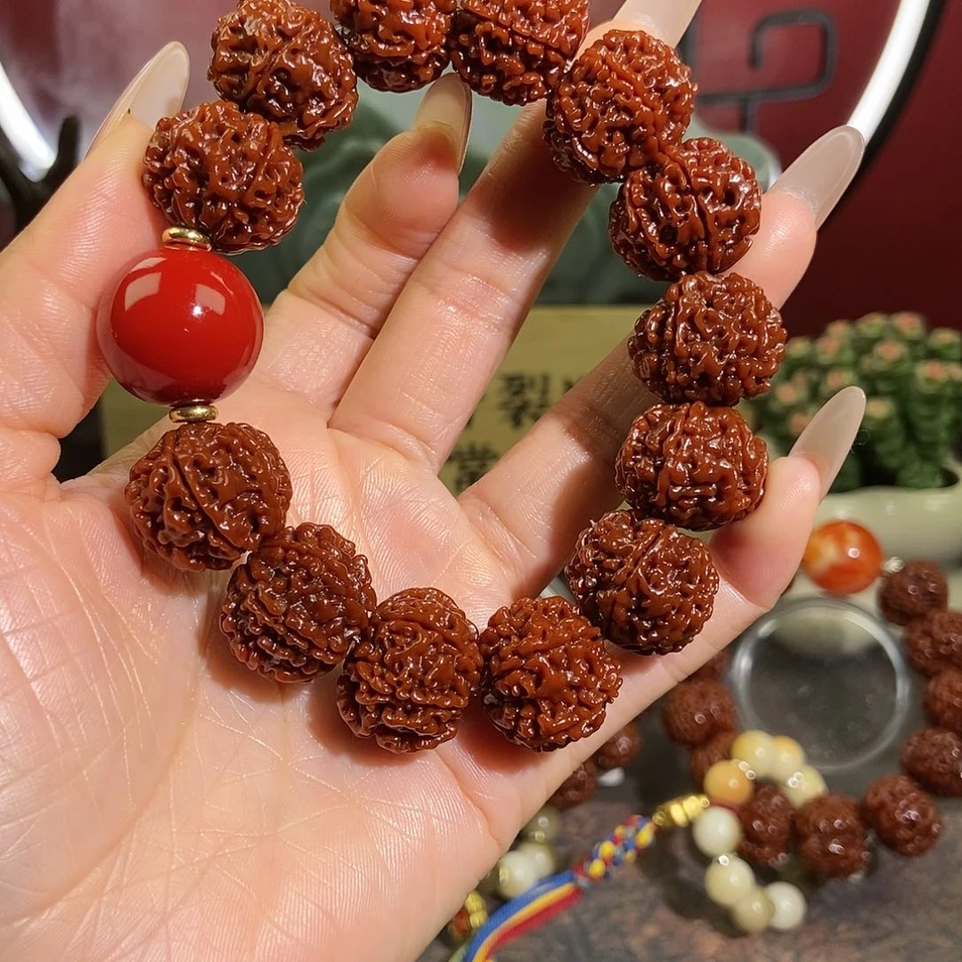 金刚菩提吊坠620红。            