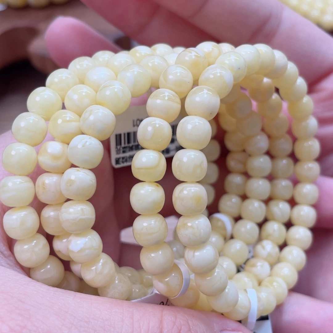 蜜蜡未镶嵌裸石多样性发其中一个