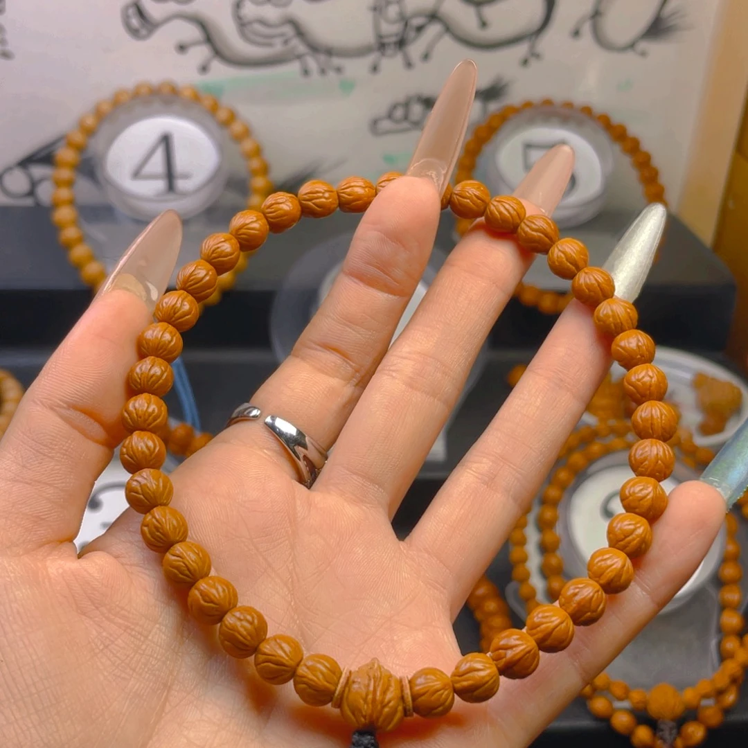 蹦***擦桃核吊坠0.777777777777