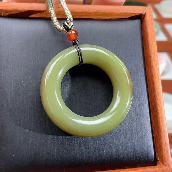 和田玉未镶嵌颈饰若羌