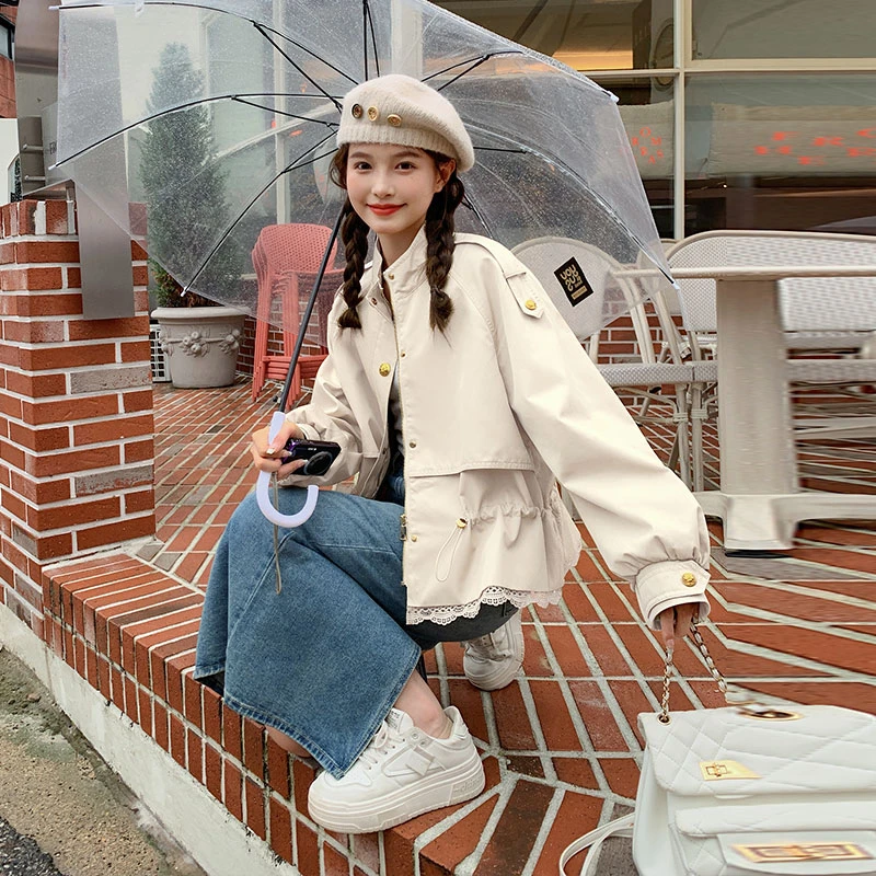 卡其色蕾丝拼接短外套女春秋2025新款小香风设计感时尚小个子风衣