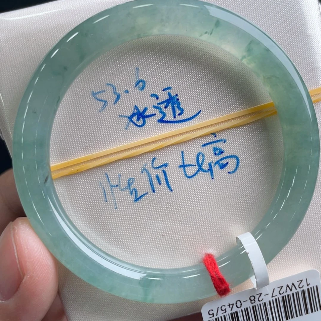 翡翠手镯未镶嵌翡翠手镯