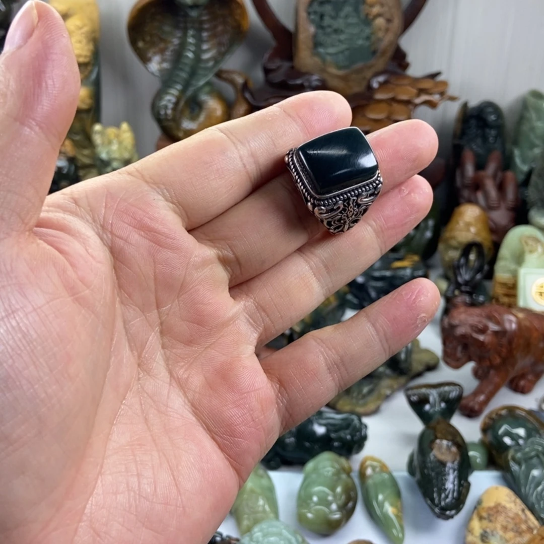 王***️岫岩河磨玉（透闪石质玉）未镶嵌把件