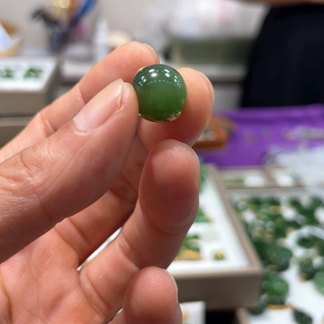 18K金镶嵌戒指和田玉