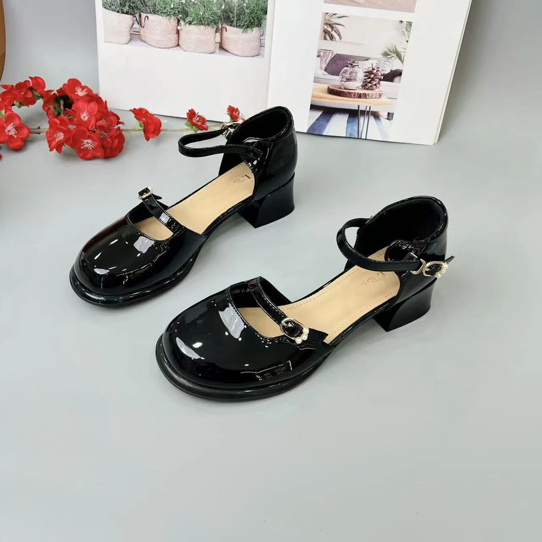 81802 新款上新显瘦气质百搭粗跟时尚包头中空鞋