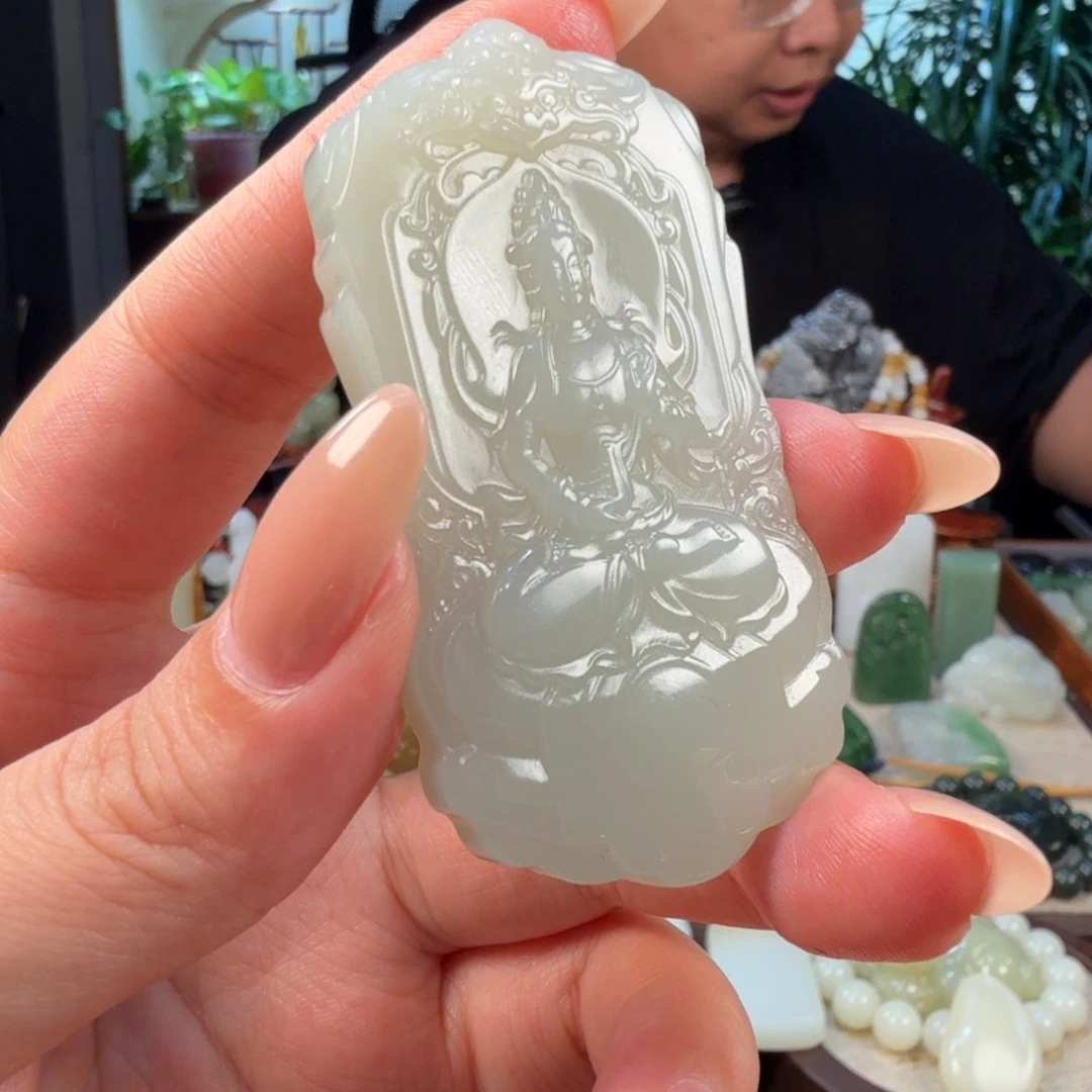 小***何和田玉未镶嵌颈饰