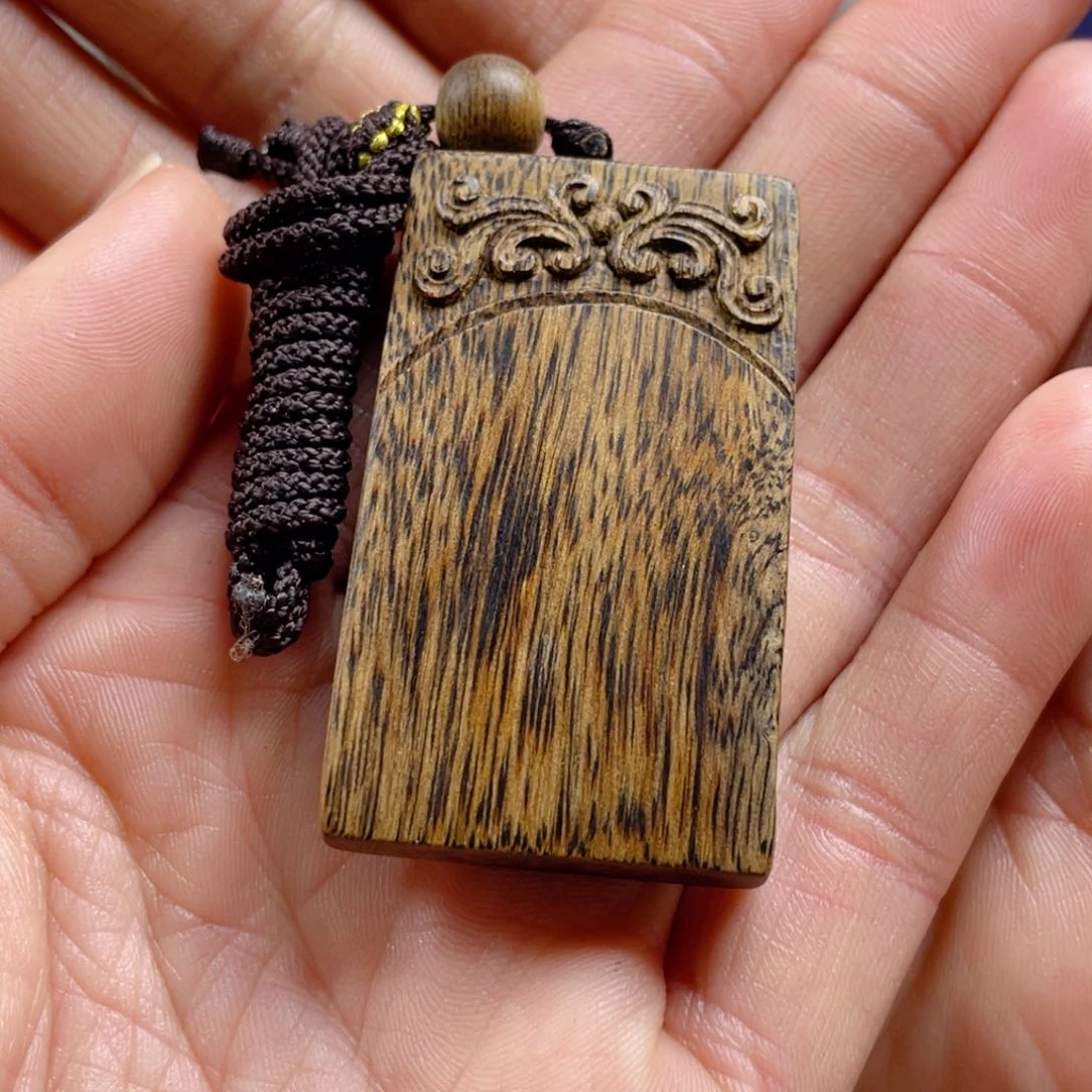 沉香木手串“****量越南芽庄老白棋玉化老料满瘤疤无事牌