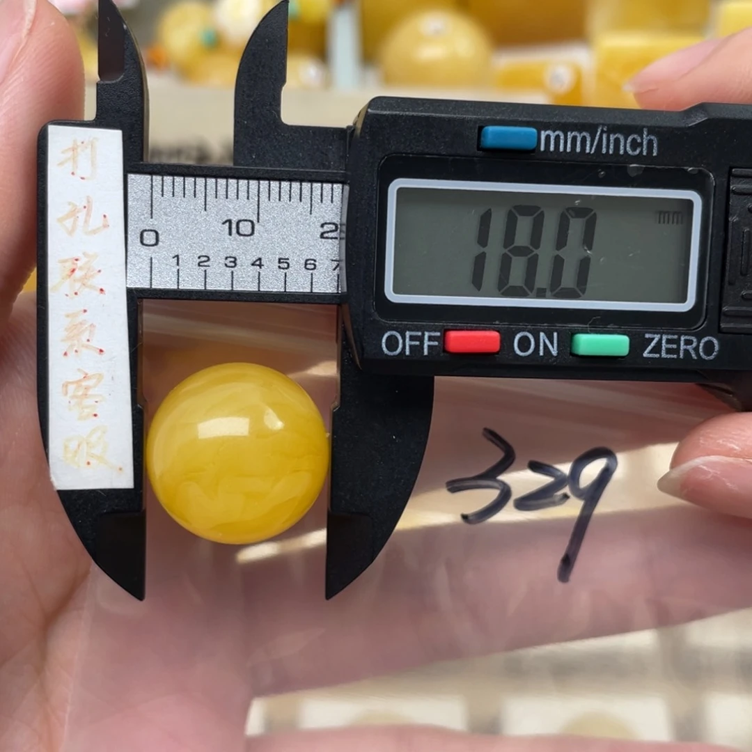 蜜蜡裸石未镶嵌喔**吼微瑕