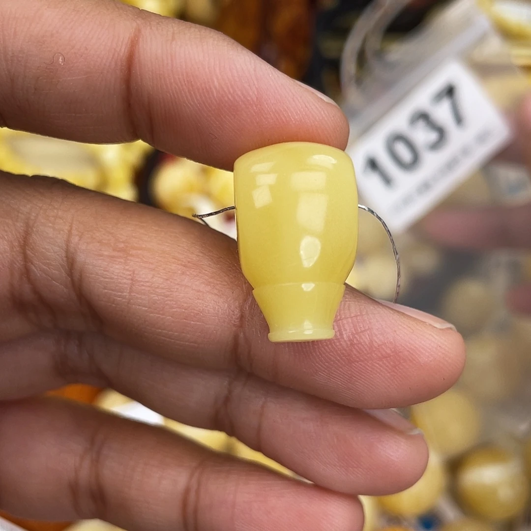 蜜蜡未镶嵌珠宝奇石13.6