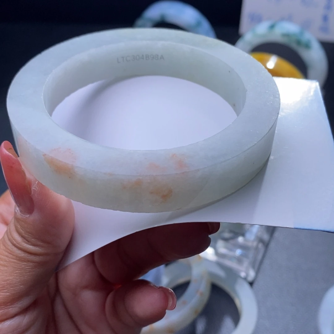 定制翡翠未镶嵌翡翠手镯