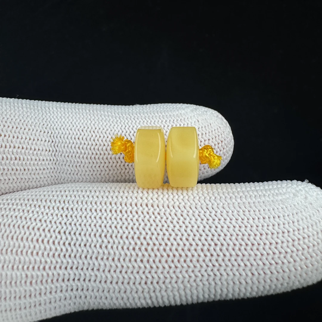 B5621天然原矿蜜蜡微瑕特价对珠10.8mm支持复检