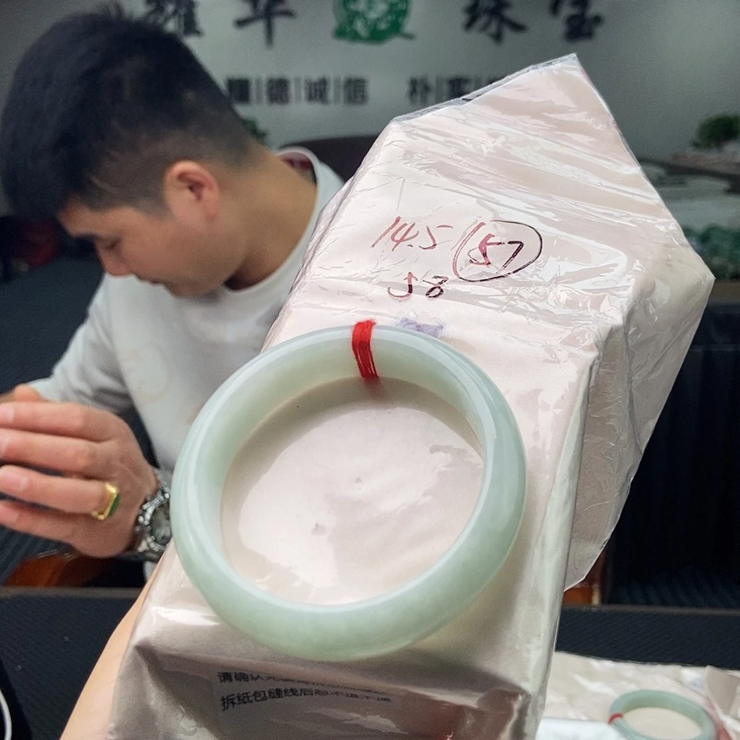 翡翠未镶嵌手镯颜色多样性发拍一发一