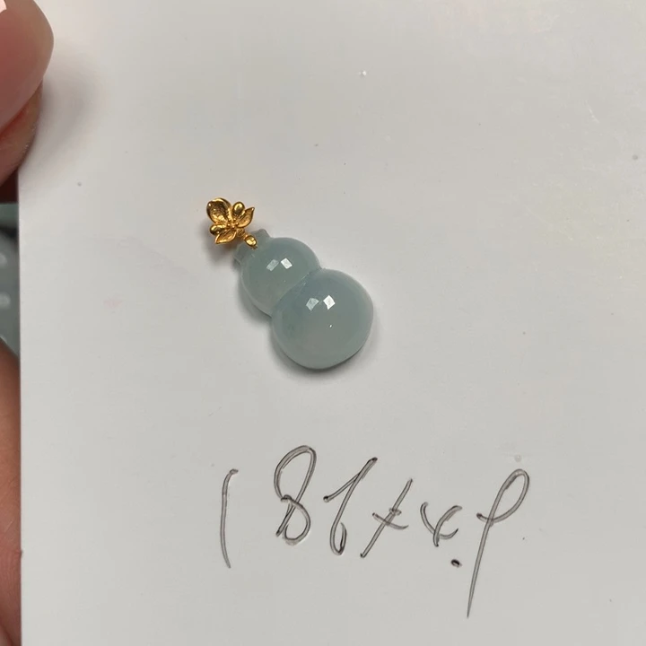 翡翠18K金镶嵌颈饰葫芦