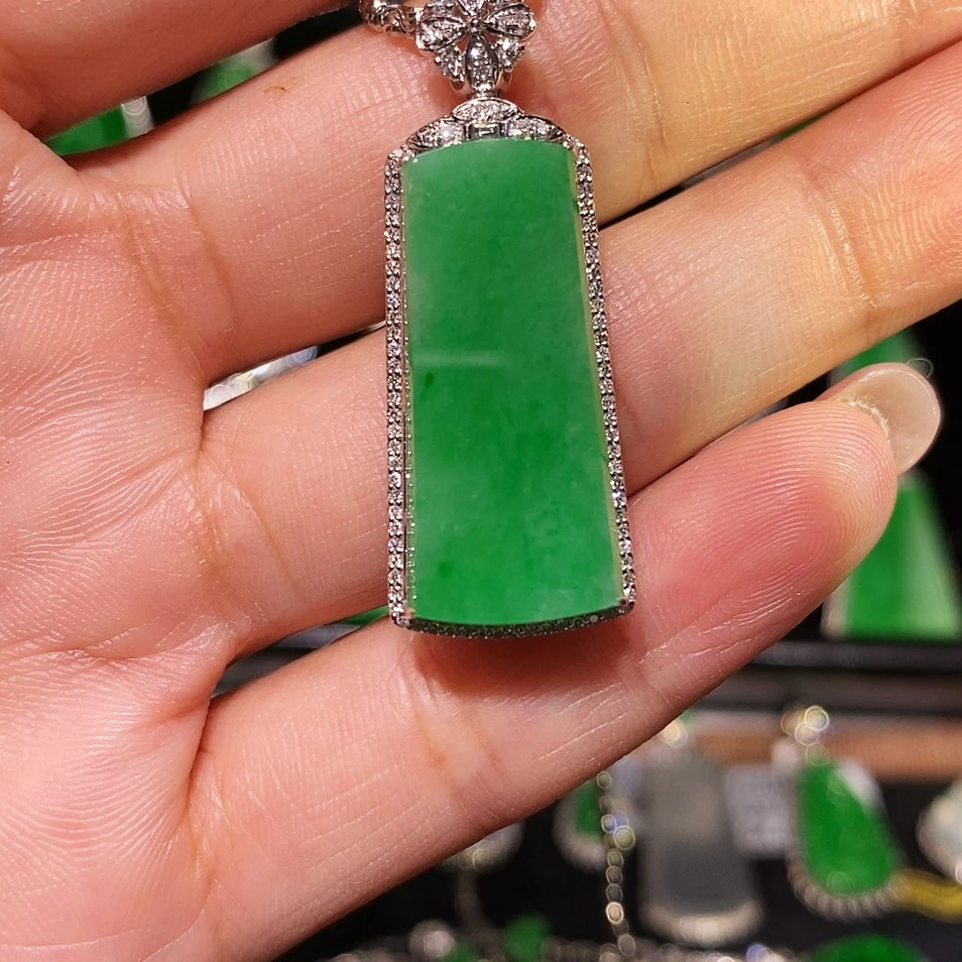 翡翠未镶嵌颈饰吊坠