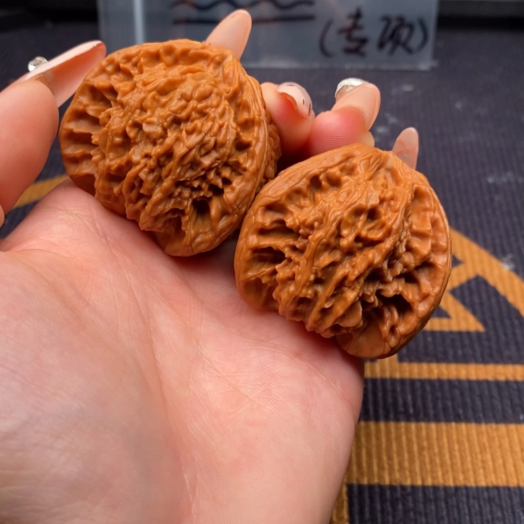 N***j文玩核桃吊坠白狮子