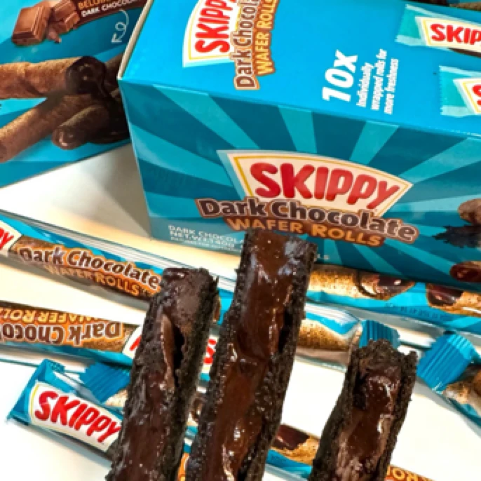 四季宝黑巧克力味夹心卷饼干 12