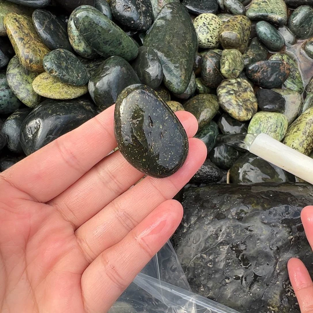 蛇纹石玉未镶嵌珠宝奇石云**清