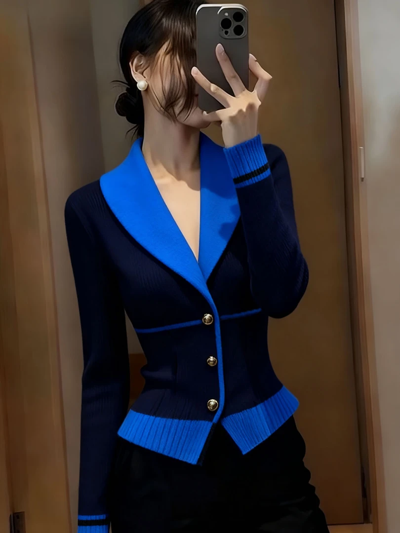 法式气质轻熟风翻领撞色针织上衣女2025秋冬季新款设计感修身毛衣