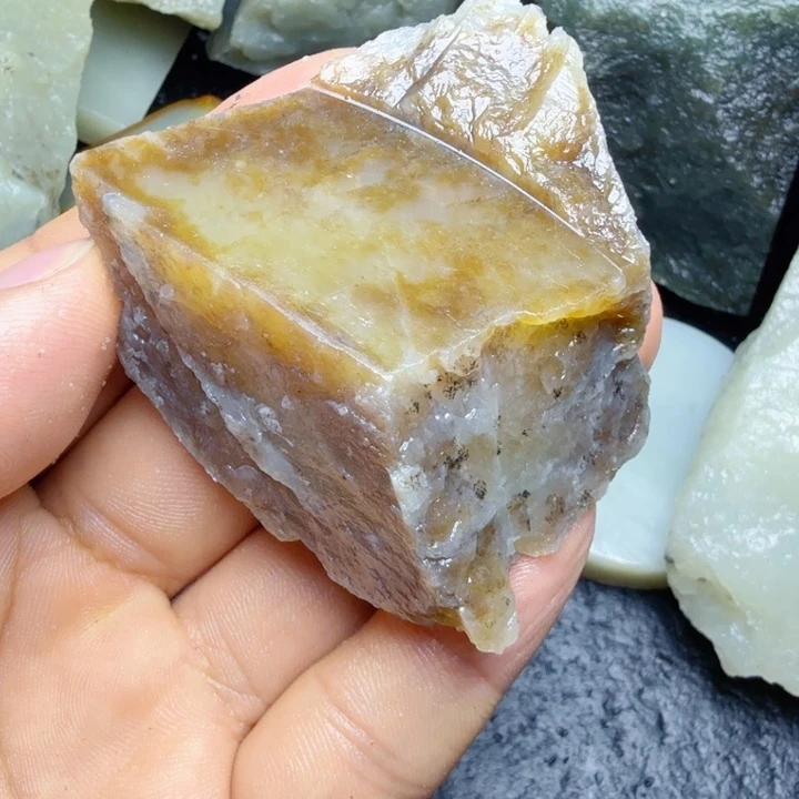 和田玉（糖玉）未镶嵌珠宝奇石