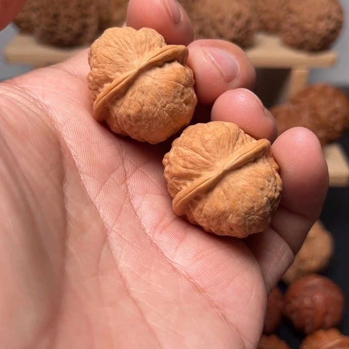 文玩核桃吊坠屁桃